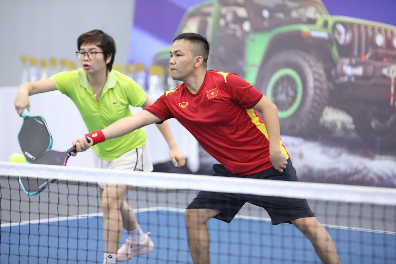 ការប្រកួតកីឡាវាយកូនបាល់ JEEP Pickleball ដោយកាសែត Tien Phong - ការចាប់ដៃគ្នាជួយកុមារដែលជួបការលំបាក គឺជាការអបអរសាទរនៃទឹកចិត្តកីឡា ហើយទន្ទឹមនឹងនោះក៏ជាការរួមចំណែកដល់សហគមន៍ផងដែរ។ z7128849449727-ff0d968011592fa02b2ffce2e4d428a9.jpg