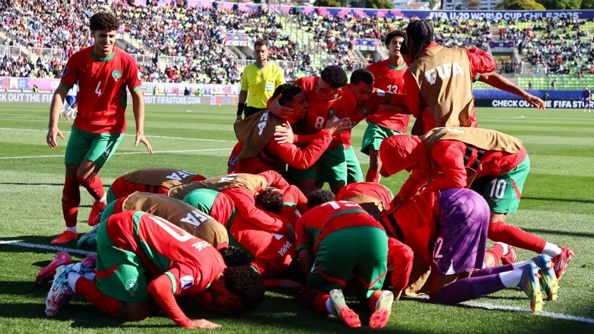 Los jugadores sub-20 de Marruecos celebran la victoria. lich-thi-dau-va-truc-tiep-chung.jpg