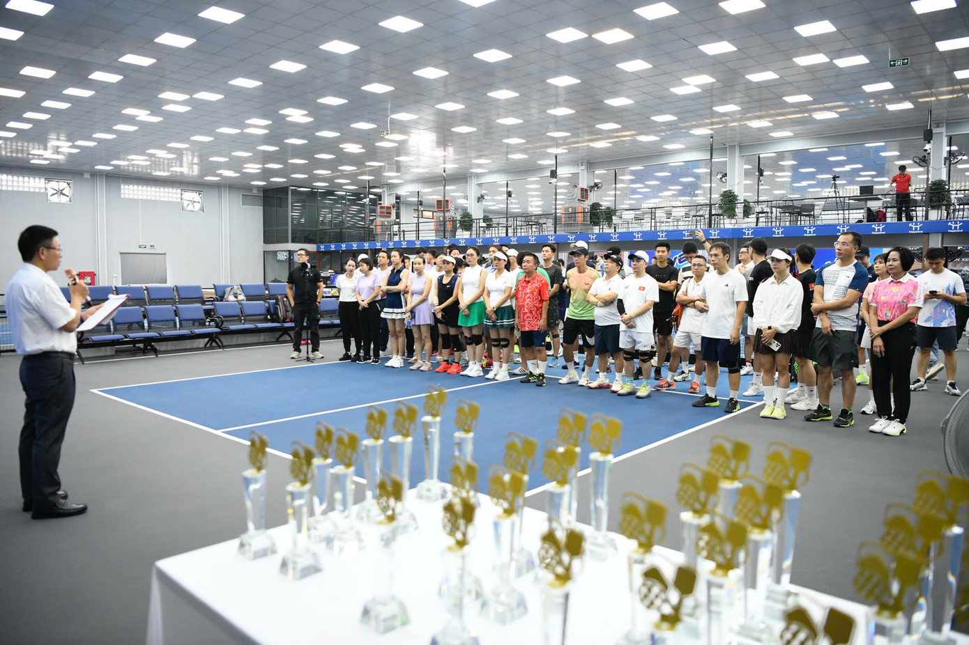 Solemn atmosphere of the Opening Ceremony of the JEEP Pickleball Tournament by Tien Phong Newspaper - For disadvantaged children. z7128465155687-158d4a2cd1ee5a4d8cb3f00f7a719103.jpg