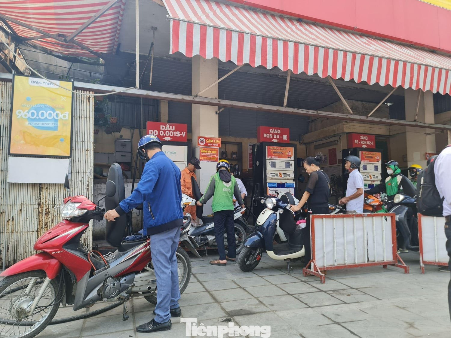 Hà Nội: 21 cây xăng dừng và hạn chế bán