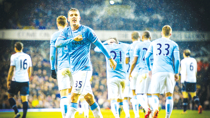 Nhà ĐKVĐ Manchester City sẽ phải rất nỗ lực để bám đuổi Chelsea. Ảnh: Getty Images