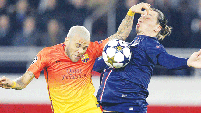 Không dễ để Ibrahimovic (phải) thoải mái thăng hoa như mùa trước. Ảnh: Ladmedia