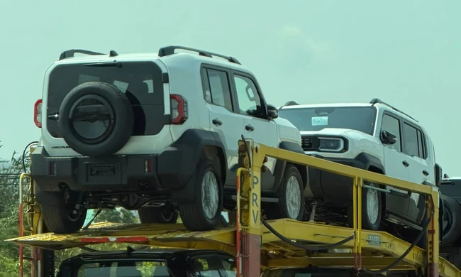 Toyota Land Cruiser cỡ nhỏ lộ diện trên phố trước ngày ra mắt