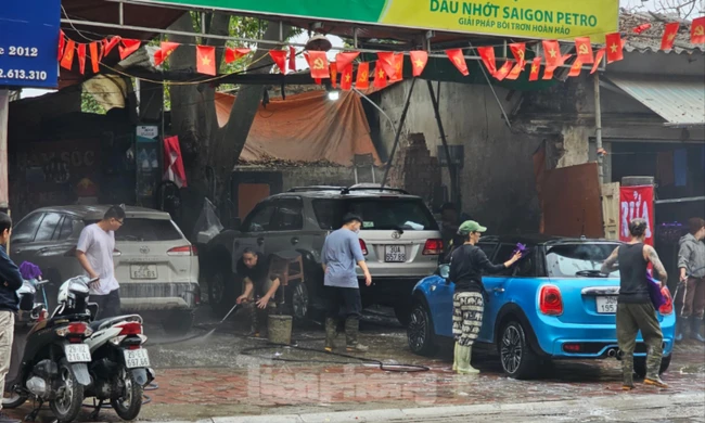 Dịch vụ rửa xe 'hốt bạc' dịp Tết