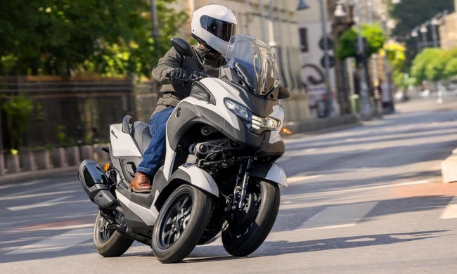 Yamaha trình làng xe máy 3 bánh có túi khí