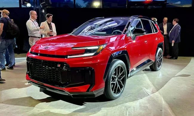 SUV ăn khách nhất của Toyota bán kênh giá hàng nghìn USD