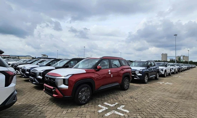 Lô xe Mitsubishi Xforce bản 7 chỗ đầu tiên về Việt Nam