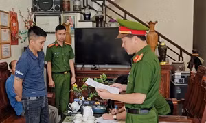 Khởi tố bị can Lâm Văn Chung về hành vi "Vi phạm quy định về an toàn thực phẩm". 