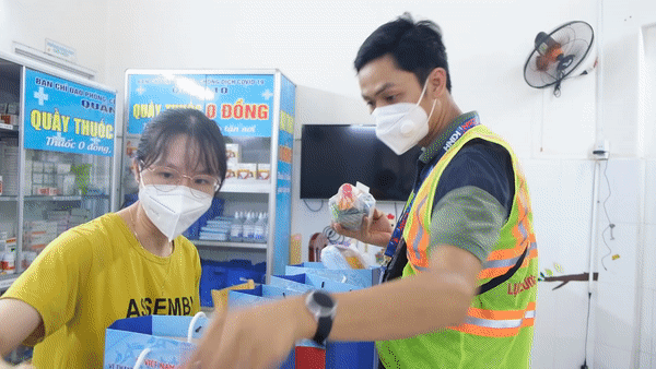 Quầy thuốc '0 đồng' trao tặng tận nhà cho dân trong đại dịch