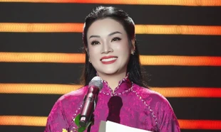 Ca sĩ Tân Nhàn lên chức Phó giáo sư 