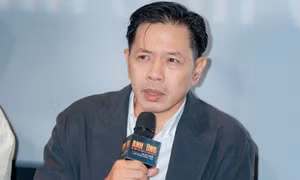 Thái Hòa hé lộ sự cố 18+ trong sự nghiệp, khiến một bạn diễn nữ sợ hết hồn