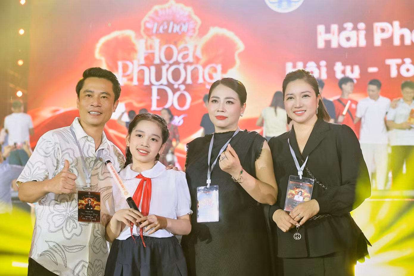 Đạo diễn Phạm Hoàng Giang và ê kíp thực hiện đại nhạc hội chào mừng 'Lễ hội Hoa Phượng Đỏ 2026'.