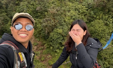 Chàng trai Philippines cầu hôn bạn gái trên cầu treo xuyên mây ở Việt Nam