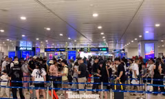 Hình ảnh sân bay Nội Bài trước 'cơn bão' đi lại dịp 30/4