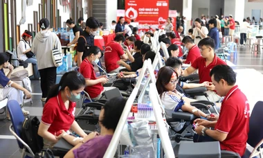 Sinh viên TP. HCM tham gia hiến máu tại Ngày hội hiến máu tình nguyện ‘Chủ nhật Đỏ’