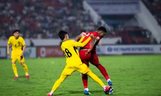 (ẢNH) Nhìn lại chiến thắng áp đảo của Việt Nam trước Malaysia, Xuân Son bị đối thủ 'chăm sóc đặc biệt'