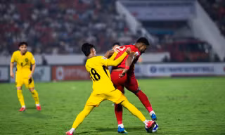 (ẢNH) Nhìn lại chiến thắng áp đảo của Việt Nam trước Malaysia, Xuân Son bị đối thủ 'chăm sóc đặc biệt'