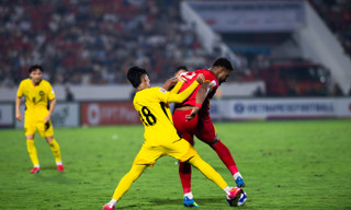 (ẢNH) Nhìn lại chiến thắng áp đảo của Việt Nam trước Malaysia, Xuân Son bị đối thủ 'chăm sóc đặc biệt'