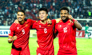 HLV Kim Sang-sik: ‘Xuân Son và Hoàng Hên tạo nên khác biệt’