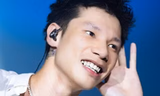 Hàng ngàn người xin chụp ảnh với MCK