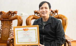 Bố của thủ khoa Trần Anh Tú: 'Tính con ham học, kỷ luật cao, bố mẹ thường nhắc con học vừa thôi, giữ sức khoẻ'