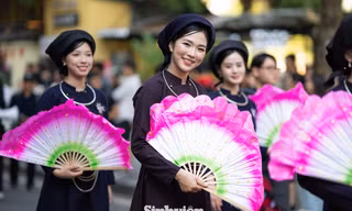 Dàn trai xinh gái đẹp Thủ đô diện cổ phục Việt xuống phố