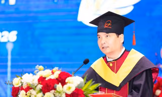 Giám đốc PTIT nhắn nhủ tân kỹ sư tại lễ tốt nghiệp: Hãy giữ tinh thần tiên phong khi bước vào hành trình mới