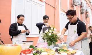 Giảng viên Trường Đại học Thủy lợi xắn tay vào bếp trổ tài nấu nướng, gửi trọn yêu thương tới phái đẹp dịp 8/3