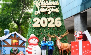 Sắc màu Giáng sinh tràn ngập giảng đường đại học