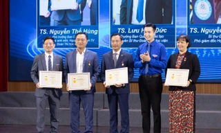 Bốn cá nhân tiêu biểu của Học viện Tài chính nhận phần thưởng cao quý nhất của Trung ương Đoàn