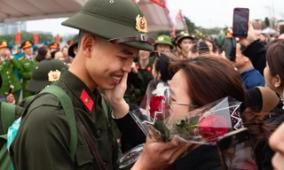 Khoảnh khắc xúc động chia tay thanh niên Thủ đô lên đường nhập ngũ 2026