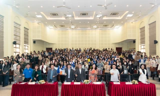 Sinh viên Trường Cao đẳng Sư phạm Trung ương 'gỡ rối' chuyện trường học, trường đời cùng các chuyên gia