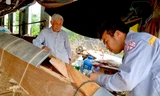 Truyền đời nghề đóng ghe đua