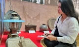 Nhiều bạn trẻ xúc động khi đến thăm Bảo tàng Mẹ Việt Nam Anh hùng, lắng nghe câu chuyện kỷ vật chiến tranh
