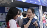 Thí sinh tìm hiểu thông tin tuyển sinh ĐH năm 2025Ảnh: NHƯ Ý 