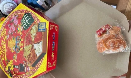 ‘Dở khóc dở cười’ khui quà Tết