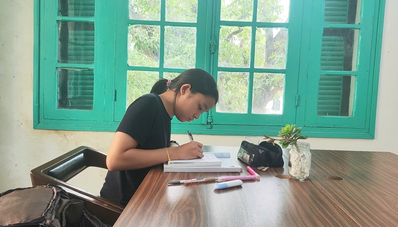Hàng ngày, Ngọc Lan đều đến Thư viện Khoa học và Công nghệ Quốc gia để ôn tập kiến thức, chuẩn bị cho kỳ thi vào 10 sắp tới. Ảnh: Thúy Hằng z6852496151357-edd28963ce41e6012c056e3c4842b215.jpg