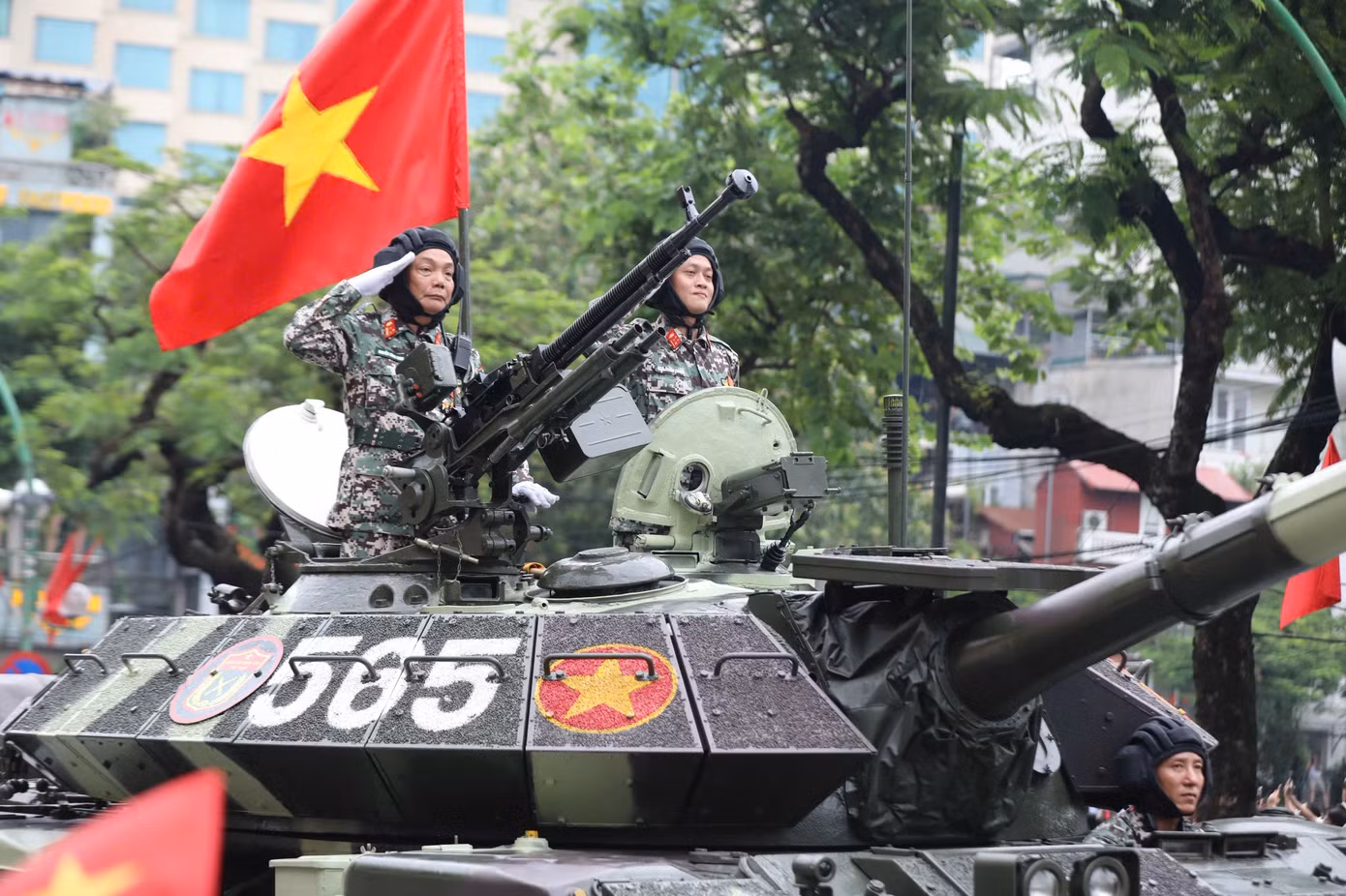 xe-tang-t-54b-do-viet-nam-tu-cai-tien.jpg