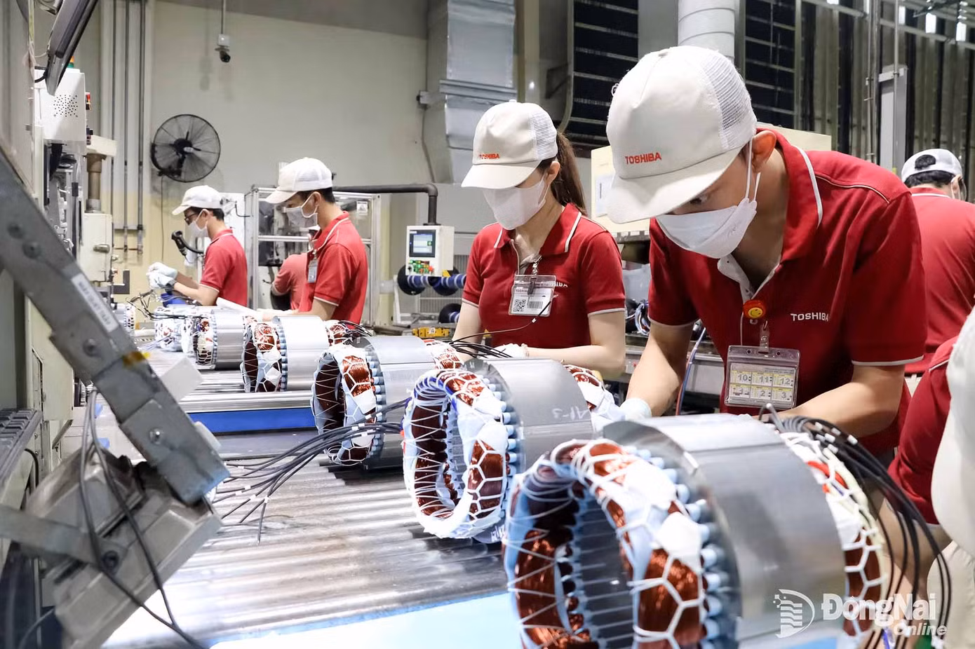 Đồng Nai hiện là điểm đến hấp dẫn đối với các nhà đầu tư quốc tế. Trong ảnh: Công nhân trên chuyền sản xuất tại Công ty TNHH Sản phẩm công nghiệp TOSHIBA ASIA, Khu công nghiệp Amata, phường Long Bình, tỉnh Đồng Nai. Ảnh: Phạm Tùng