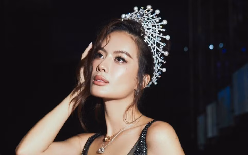 Chân dung 'mỹ nhân' Việt đóng phim doanh thu trăm tỷ, lọt vào đề cử 'Hoa hậu đẹp nhất thế giới'