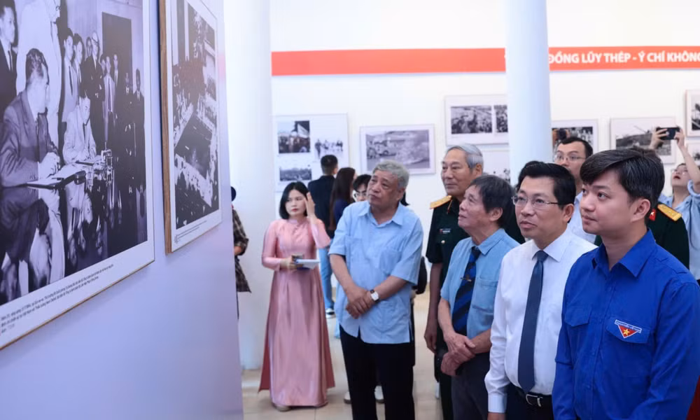 Hơn 90 bức ảnh kinh điển về '51 năm - Bản hùng ca thống nhất'