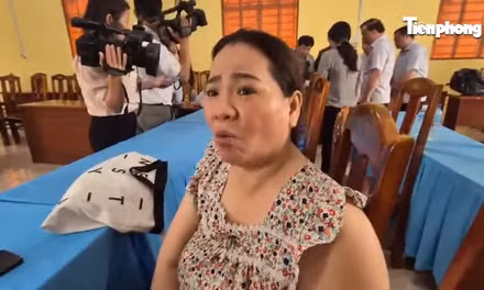 Nạn nhân vụ cháy xe khách khiến 7 người chết: Chỉ kịp ôm con lao ra khỏi xe