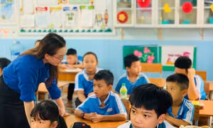 ‘Thầy, cô áo xanh’ tạo hứng khởi học tiếng Anh cho trẻ vùng sâu