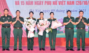 Buổi mít tinh đặc biệt của các bóng hồng áo lính 