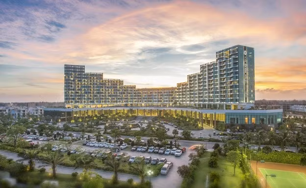 FLC Hotels & Resorts đông khách dịp lễ, sắc đỏ phủ kín các điểm check-in 