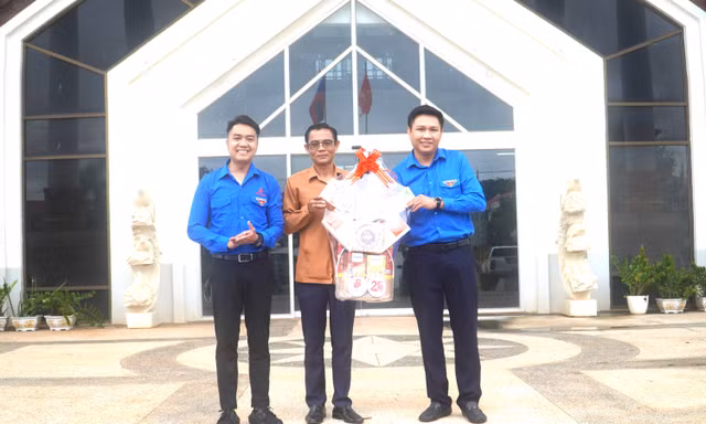Tuổi trẻ Tập đoàn Công nghiệp Cao su Việt Nam tổ chức chuỗi hoạt động tình nguyện tại Lào
