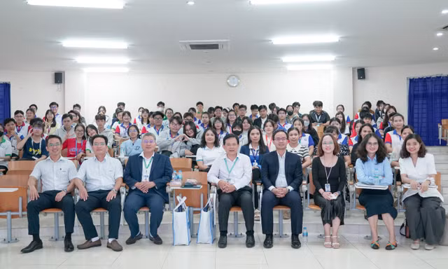 Chuyển mình toàn diện chuỗi giá trị ngành Dược: Từ công nghệ đến nguồn nhân lực chất lượng cao