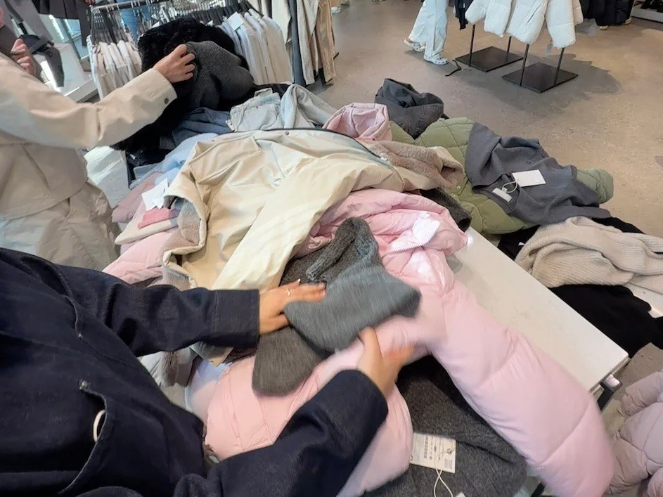 Giảm giá Black Friday: Nơi chen chân, chỗ vắng tanh vắng ngắt