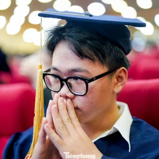 Toàn cảnh lễ vinh danh và trao học bổng Nâng bước thủ khoa 2025