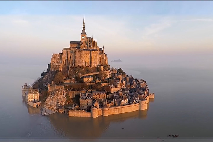 Đảo giữa biển ở Pháp thu hút gần 3 triệu du khách mỗi năm